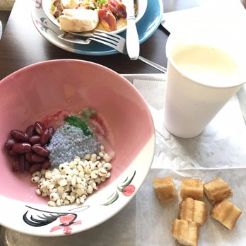 DAKZEN - Soy milk, I wish the kidney bean was cooked in sweet or plain broth (instead of savory) - Thai Near Me - Somerville, Massachusetts