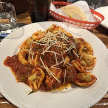 Michelangelo's Pizzeria - Tortellini with meat sauce - Pizza Near Me - Clovis, California Michelangelo's Pizzeria - Tortellini with meat sauce - Pizza Near Me - Clovis, California