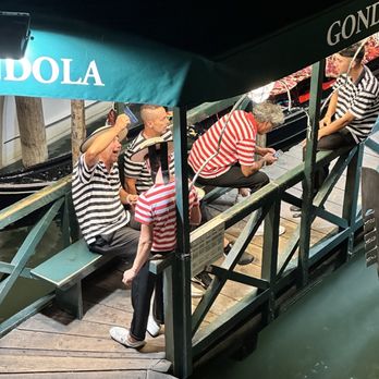 Hotel Rialto - Gondoliers in front of the hotel - Hotels Near Me - Venezia, VE