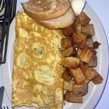 Cafe Weekend - Bacon and Cheese Omelette - Breakfast & Brunch Near Me - Allston, Massachusetts