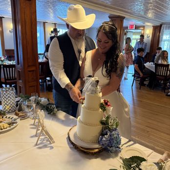 Friends Lake Inn - cake was beautiful and delicious - Hotels Near Me - Chestertown, New York Friends Lake Inn - cake was beautiful and delicious - Hotels Near Me - Chestertown, New York