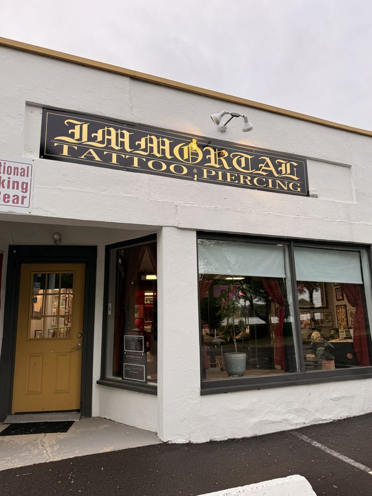 Immortal Tattoo and Piercing Logo