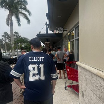 Five O donuts - The line prior to opening on Thanksgiving! - Donuts Near Me - Sarasota, Florida