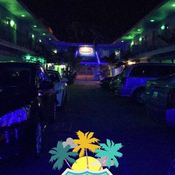 Banana Bungalow - Hostels Near Me - Hollywood, California