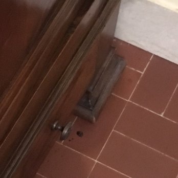 Hotel Columbus - Dirty floors - Hotels Near Me - Rome, RM
