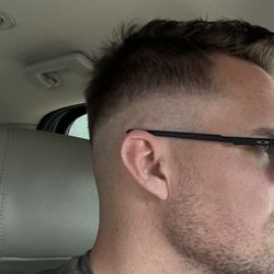 Roosters Men's Grooming Center
