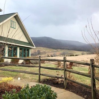 Glen Manor Vineyards - Outside view - Wineries Near Me - Front Royal, Virginia Glen Manor Vineyards - Outside view - Wineries Near Me - Front Royal, Virginia