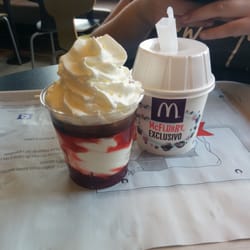 McDonald's - Un leplauseire o como se escriba jejej el nuevo helado del mcdonals y un mcflurry huesitos Para la tristeza que se acaba find