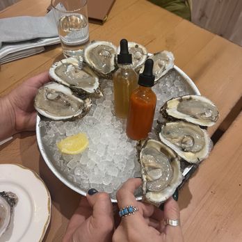 Joe & Vera's - Oysters - Cocktail Bars Near Me - Savannah, Georgia