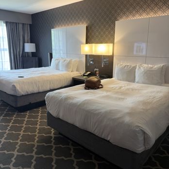 The Guest House At Graceland - Room w/ queen beds - Hotels Near Me - Memphis, Tennessee The Guest House At Graceland - Room w/ queen beds - Hotels Near Me - Memphis, Tennessee