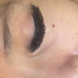 The Beauty Babe Reno - mega volume lashes applied delicately with hand made lash fans.
