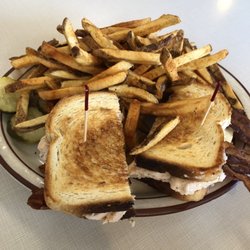 Big Rock Cafe - Chicken Bacon Melt with Fries