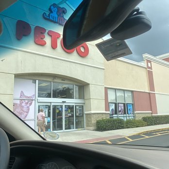 Petco - Front of store - Pet Training Near Me - Clermont, Florida