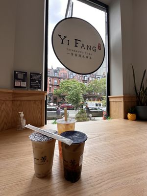 Yi Fang Taiwan Fruit Tea by null
