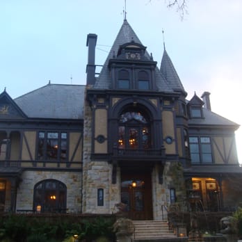Beringer Vineyards - The beautiful and stately Rhine House Mansion - Wineries Near Me - St. Helena, California
