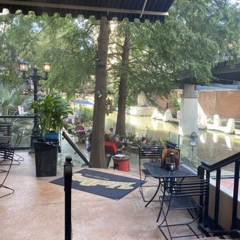 Mad Dogs British Pub - Pubs Near Me - San Antonio, Texas