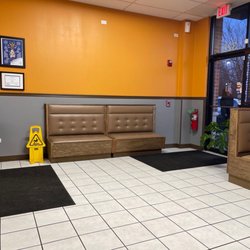 @Bangkok Thai Express - Basic inside dining but clean:)