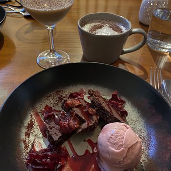 Field & Main Restaurant - Flourless chocholate torte - Seafood Near Me - Marshall, Virginia