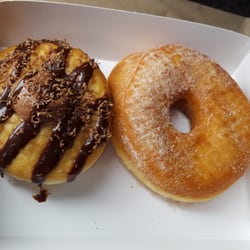 Mama's Donuts - Chocolate mousse and sugar cinnamon
