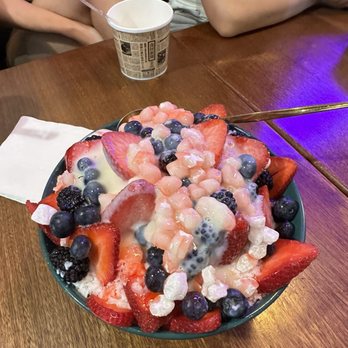 Jubilee Chocolate Cafe - Mixed berry bingsoo - Desserts Near Me - Palisades Park, New Jersey