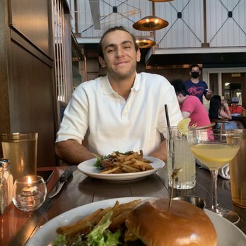 Rhett - Smash burger and strip steak with cocktails - Breakfast & Brunch Near Me - Savannah, Georgia Rhett - Smash burger and strip steak with cocktails - Breakfast & Brunch Near Me - Savannah, Georgia