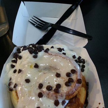 Cinnaholic - Cream cheese frosting and chocolate chips - Bakeries Near Me - Henderson, Nevada