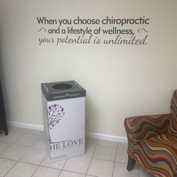 Dixon Chiropractic - Waiting area - Chiropractors Near Me - Oakland Park, Florida