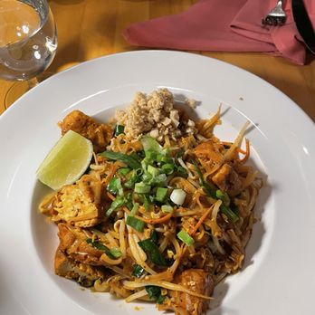 Circles Contemporary Thai - Thai Near Me - Philadelphia, Pennsylvania