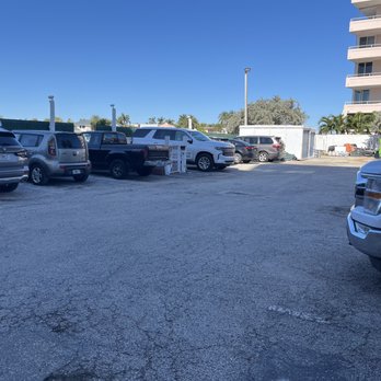 Hillsboro Inlet Lighthouse - White gate access thru hotel closed parkinglot. - Local Flavor Near Me - Hillsboro Beach, Florida