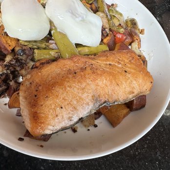 Ocean Beach Roasters & Bistro - Salmon hash with poached eggs- very good for my tastes - Coffee & Tea Near Me - Ocean Shores, Washington Ocean Beach Roasters & Bistro - Salmon hash with poached eggs- very good for my tastes - Coffee & Tea Near Me - Ocean Shores, Washington