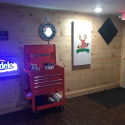 Bucky’s Pub - Neat server station