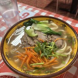 兰州牛肉面 $15.99 Lanzhou Beef Hand Pulled Noodle