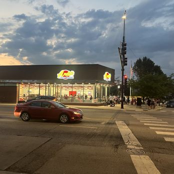 Andy's Frozen Custard - Outside view from Archer Ave - Ice Cream & Frozen Yogurt Near Me - Chicago, Illinois