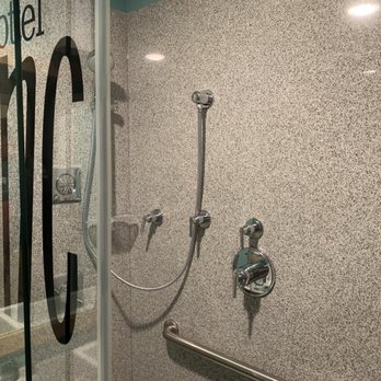 The Hotel Sync - Shower - Hotels Near Me - Bowling Green, Kentucky