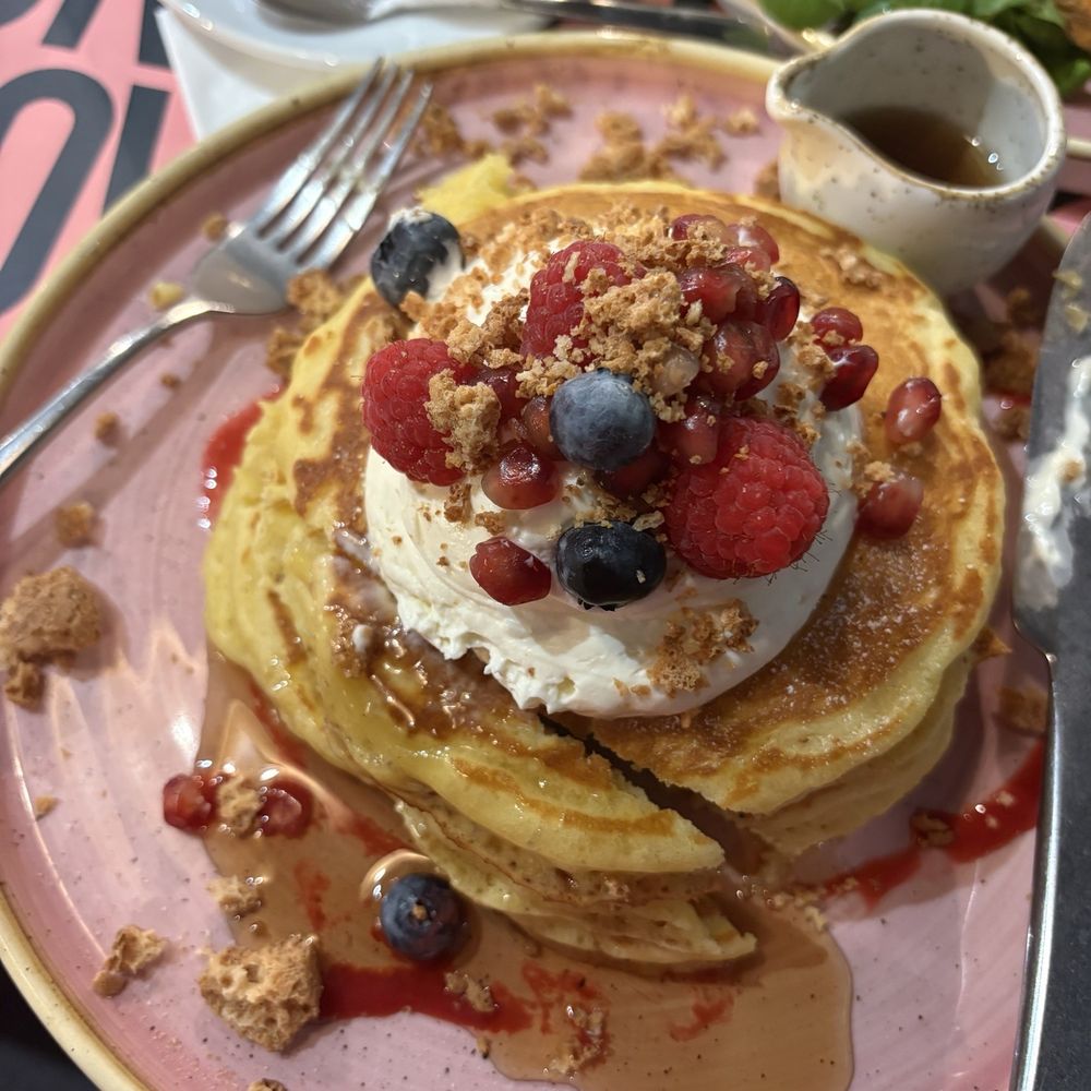 Brunch - Berry mascarpone pancakes - Breakfast & Brunch Near Me - Mestre, VE