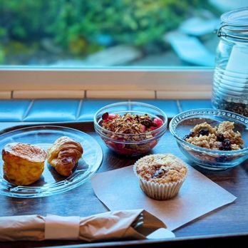 Overleaf Lodge & Spa - Breakfast spread on day two of our stay! Quiche, croissant, oatmeal, fruit, blackberry muffin - Everything is fantastic! - Hotels Near Me - Yachats, Oregon