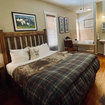 The Broadway Hotel - The Beargrass Room - Hotels Near Me - Philipsburg, Montana The Broadway Hotel - The Beargrass Room - Hotels Near Me - Philipsburg, Montana