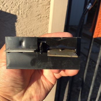 Platt Electric Supply - Blade loose. Not sure how old this Challenger disconnect box is, but our house was built in 2000 - Electricians Near Me - Roseville, California Platt Electric Supply - Blade loose. Not sure how old this Challenger disconnect box is, but our house was built in 2000 - Electricians Near Me - Roseville, California