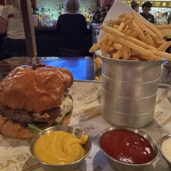 Basin 141 - Black Angus Basin Burger - Pubs Near Me - Montrose, California