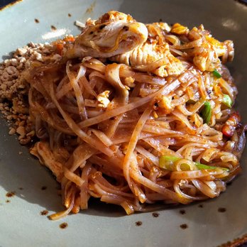 Thai At Waugh Chapel - Chicken pad thai - Thai Near Me - Gambrills, Maryland