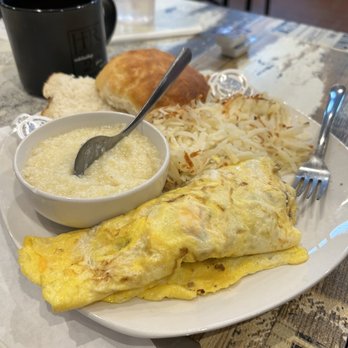 Duluth Rexall Grill - Omlet with Hashbrowns, biscuits and grits - American Near Me - Duluth, Georgia