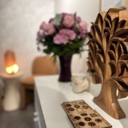 D'Valen Beauty - Relax and let D'Valen Beauty take care of you. D'Valen Beauty is committed to ensuring you consistently look and feel your best. Book today!