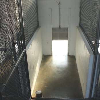 Sunchaser Kennels - Small Run - Inside - Pet Groomers Near Me - Union Bridge, Maryland