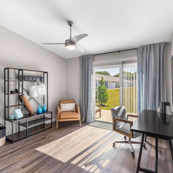 Redwood Fox River Grove - Flexible Spaces to Make Your Own - Apartments Near Me - Fox River Grove, Illinois Redwood Fox River Grove - Flexible Spaces to Make Your Own - Apartments Near Me - Fox River Grove, Illinois