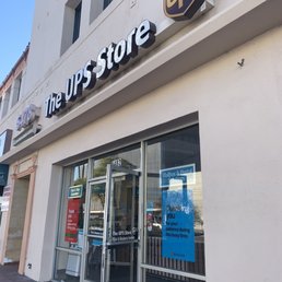 Store front on the corner of Wilshire and Dunsmuir Store front on the corner of Wilshire and Dunsmuir