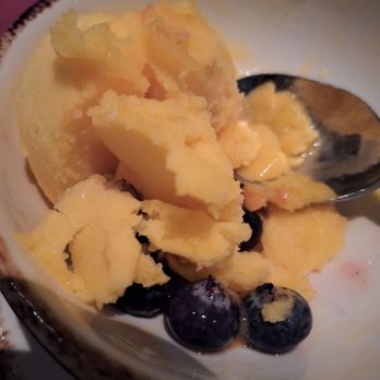 American Bar & Grille - Mango Sorbet with fresh blueberries - American Near Me - Atlantic City, New Jersey