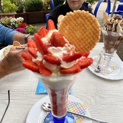 Boutique Del Gelato - Strawberry Sundae
