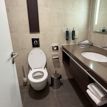 Hilton Mainz - Bathroom - Hotels Near Me - Mainz, RP