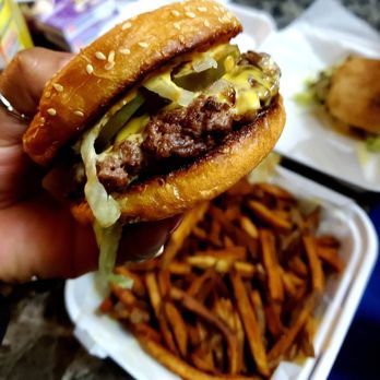 Pints & Union - Union burger and frites, got for 15% off during covid19 - Pubs Near Me - New Albany, Indiana Pints & Union - Union burger and frites, got for 15% off during covid19 - Pubs Near Me - New Albany, Indiana