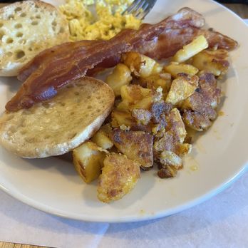 The Farmer's House Restaurant - Scrambled eggs, home fries, English muffin. - American Near Me - Springfield, Massachusetts The Farmer's House Restaurant - Scrambled eggs, home fries, English muffin. - American Near Me - Springfield, Massachusetts